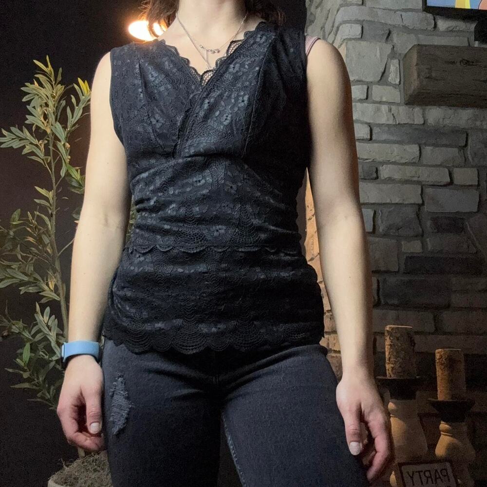 Daisy fuentes size xl black lace v-neck tank top